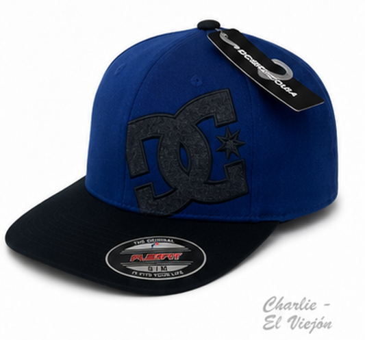 Gorra DC Shoes Snapback Azul Rey con Logo Negro